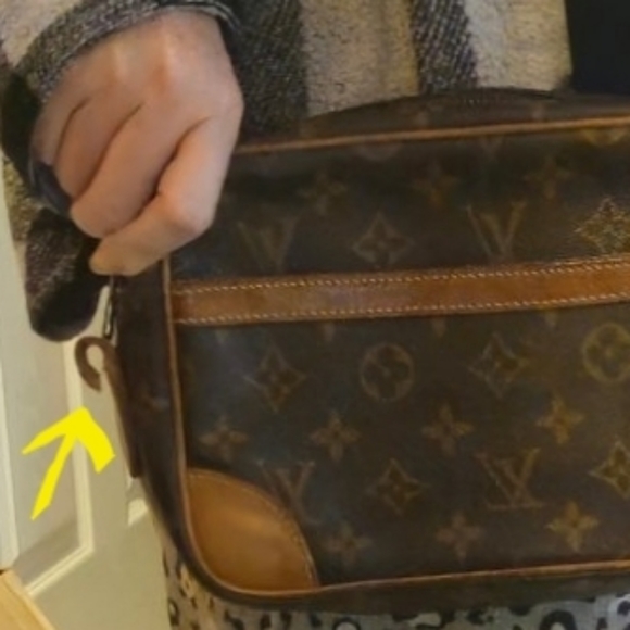 Louis Vuitton cross body 100% authentic - Picture 9 of 11